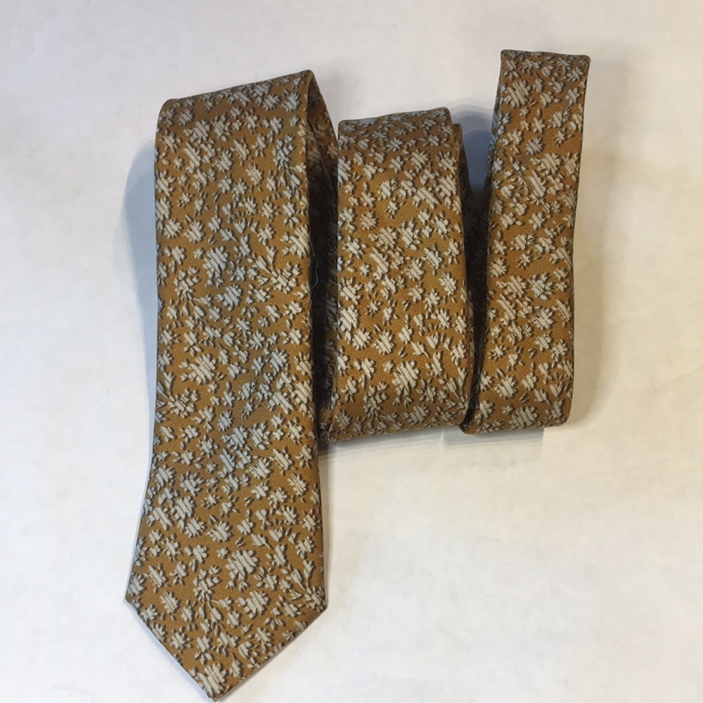 Simons- Gold with beige floral pattern, Italian made silk tie. NWT